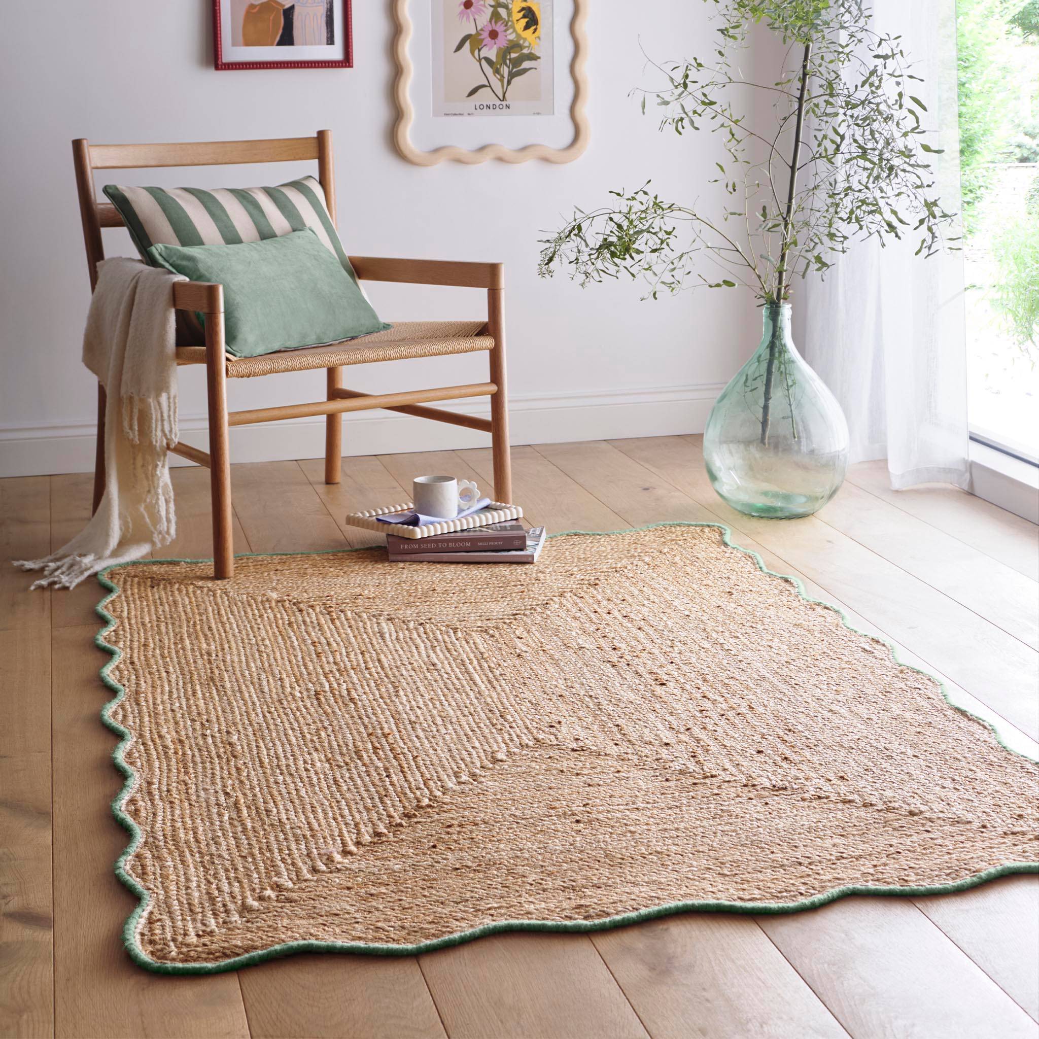 Hug Rug Jute Scalloped Edge Green