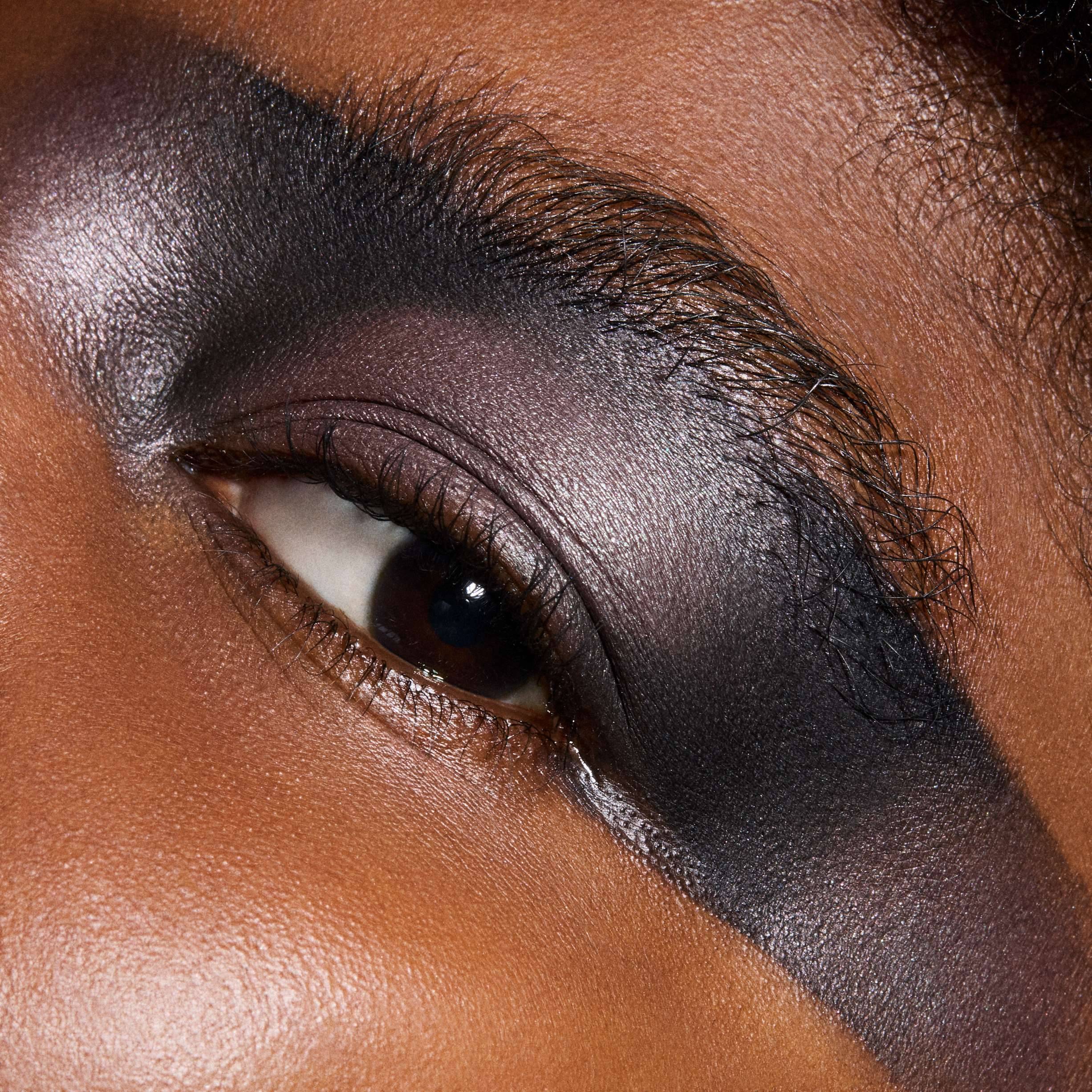MAC Metallic Single Eye Shadow Compact - Bust