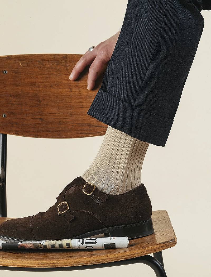 An Ivy Beige Ribbed Socks