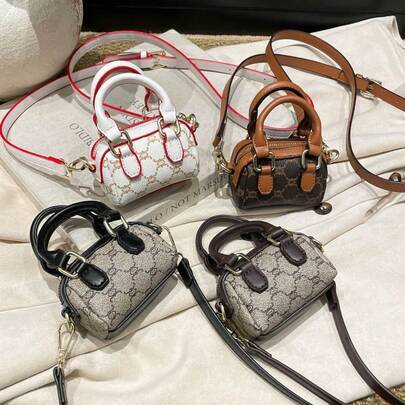 Shein This Mini Shell-Shaped Handbag With Zipper Closure