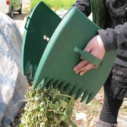 Shein Lightweight Durable Leaf Scoop Rake