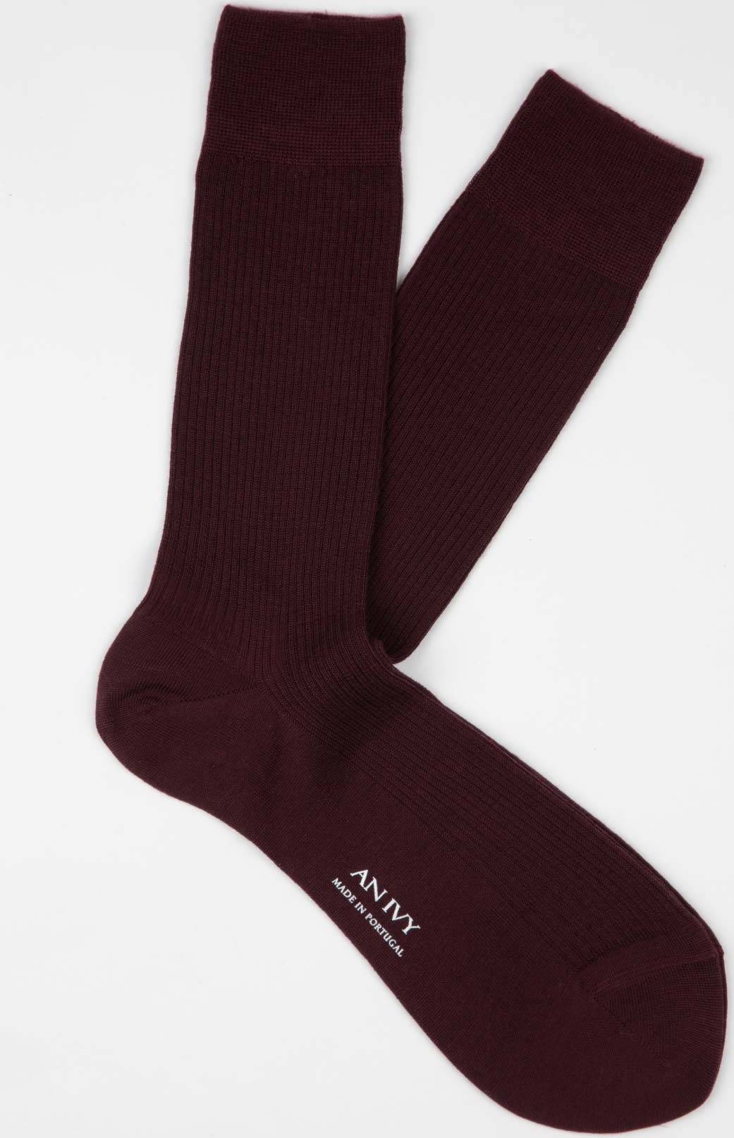 An Ivy Ribbed Merino Socks - Burgundy