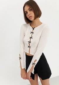 Neule - Off-White