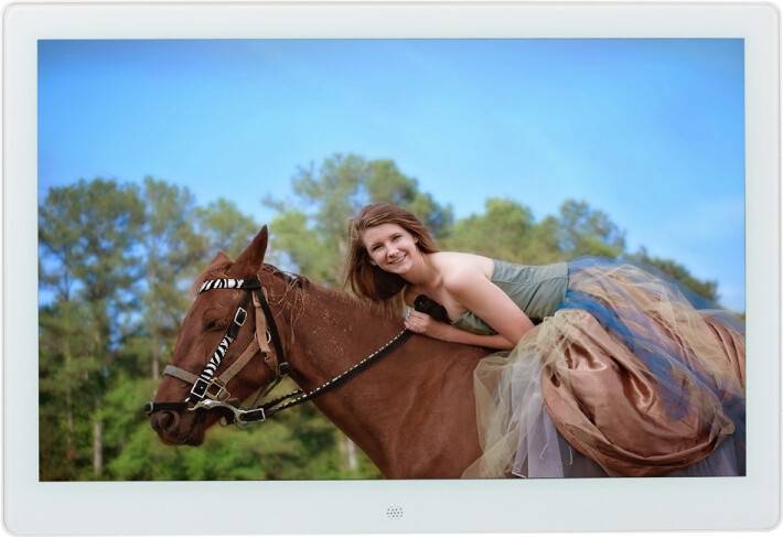 15-Inch Digital Photo Frame White