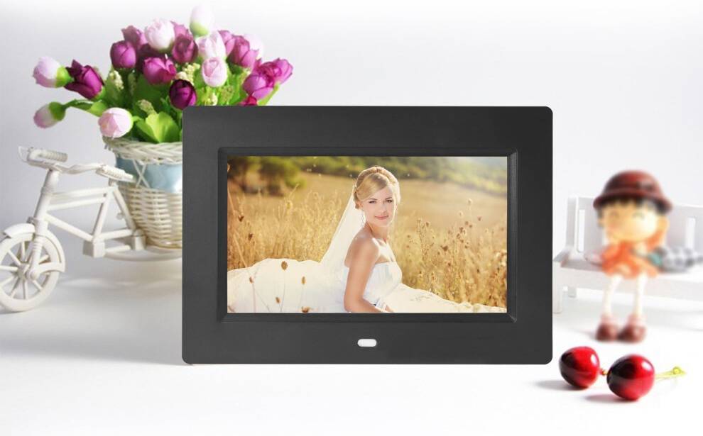 7-Inch Ultra-Thin HD Digital Photo Frame