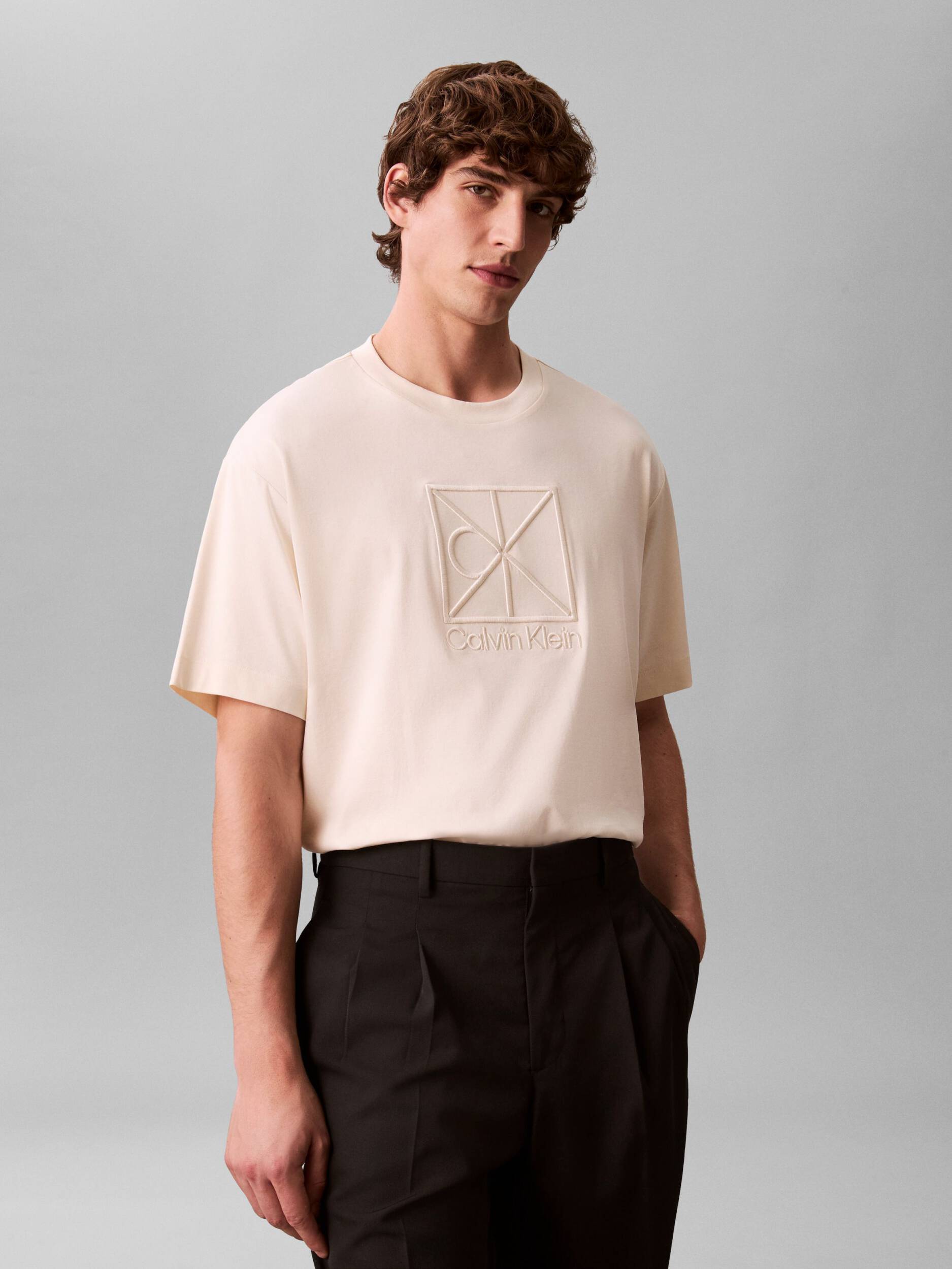 Calvin Klein Ss Rlxd Premium Interlock Emblem - Cream