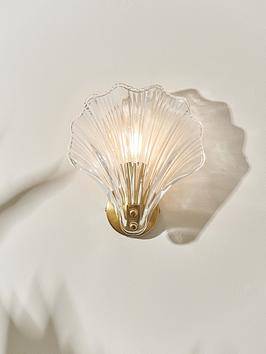 Very Collection Shell Wall Light