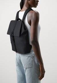 Even Odd Rucksack - Black