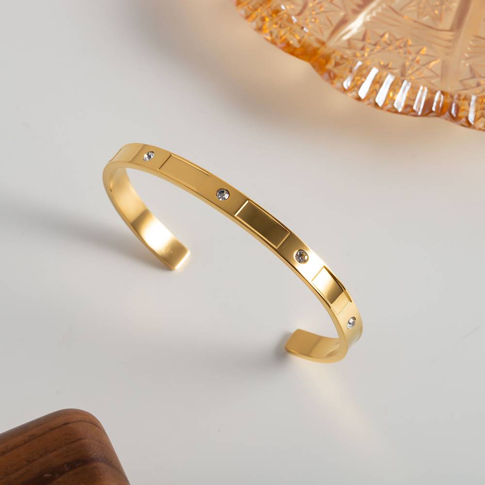 18k Celeste Bangle Roxanne 18K Gold