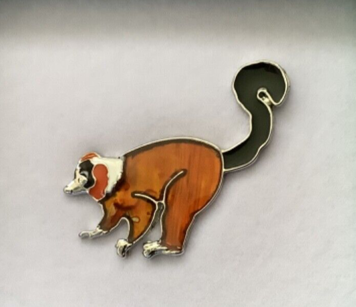 Tide Stunning Red Ruffed Lemur Inlaid Amber Paua Shell Pin Badge
