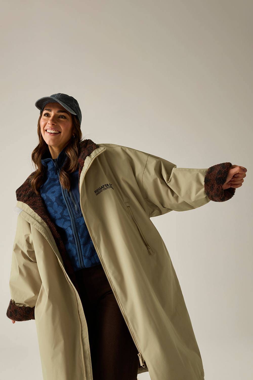 Changing robe regatta Regatta Waterproof Changing Robe Beige