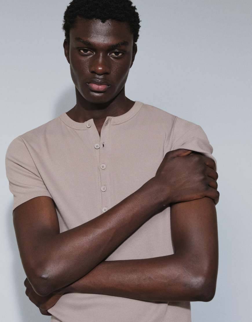Muscle tshirt ASOS DESIGN Essentials Muscle Fit Henley T-Shirt - Beige Rib-Neutral