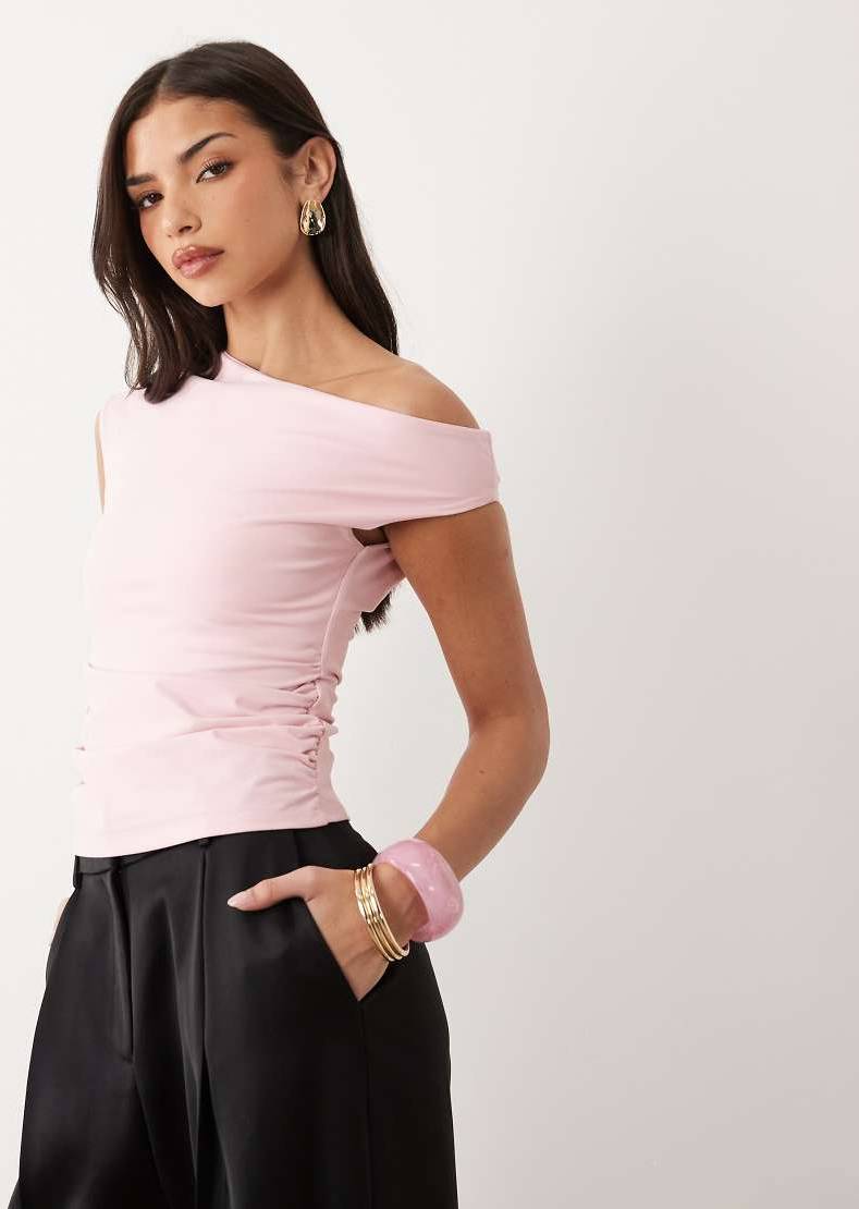 ASOS DESIGN Rosa Topp Med Bara Axlar Och Rynkade Detaljer