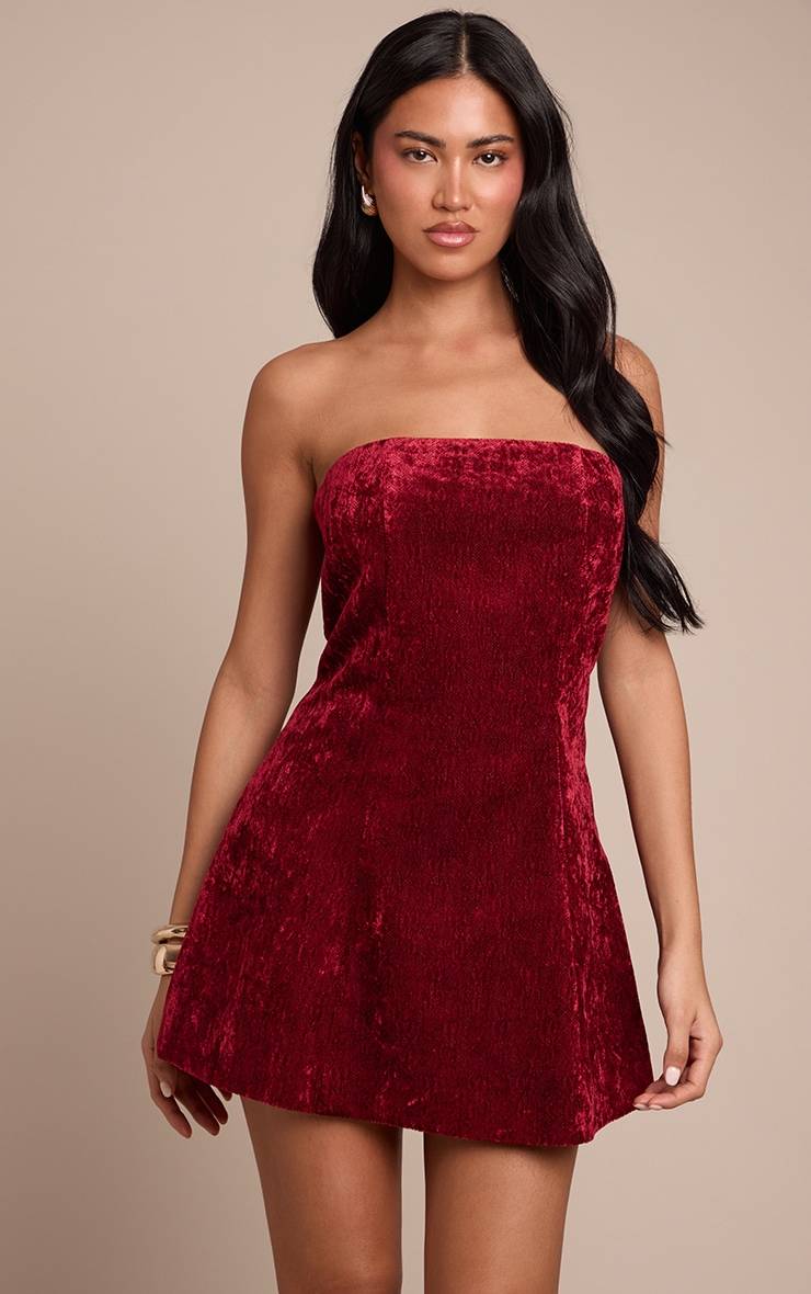 PrettyLittleThing Mini Robe Bustier Trapèze en Velours - Rouge Foncé