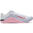 NIKE Metcon 6 W - Football Grey/Arctic Punch/Summit White/Bright Crimson AT3160-001