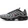 Nike Air Max Plus M - Wolf Grey/Dark Smoke Grey/Black/Bright Crimson