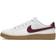 Nike Court Royale 2 Low M - Vit/Gum Light Brown/Team Red