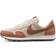 NIKE Air Pegasus 83 Premium M - Fossil Stone/Fossil Rose/Light Orewood Brown/Canyon Rust