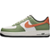 NIKE Air Force 1 '07 M - Oil Green/White/Sail/Safety Orange