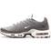 NIKE Air Max Plus SE M - Flat Pewter/Photon Dust/Black/White