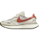 NIKE Phoenix Waffle W - Light Bone/Light Smoke Grey/Light Iron Ore/Rugged Orange