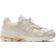 New Balance 2002R M - Sandstone/Turtledove/Gold Metallic