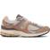 New Balance 2002R M - Mushroom/Hazy Peach/Castlerock