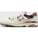New Balance Off White/brown Kurzarmschuhe Weiß
