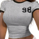 Shein Damen Rundhals Kurzarm T-Shirt in modischer, zarter Kontrast Farbgestaltung mit Ziffern- und Buchstaben-Muster, figurbetonter Passform