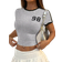 Shein Damen Rundhals Kurzarm T-Shirt in modischer, zarter Kontrast Farbgestaltung mit Ziffern- und Buchstaben-Muster, figurbetonter Passform