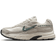 Nike Initiator W - Soft Pearl/Light Orewood Brown/Dark Smoke Grey/Clay Green