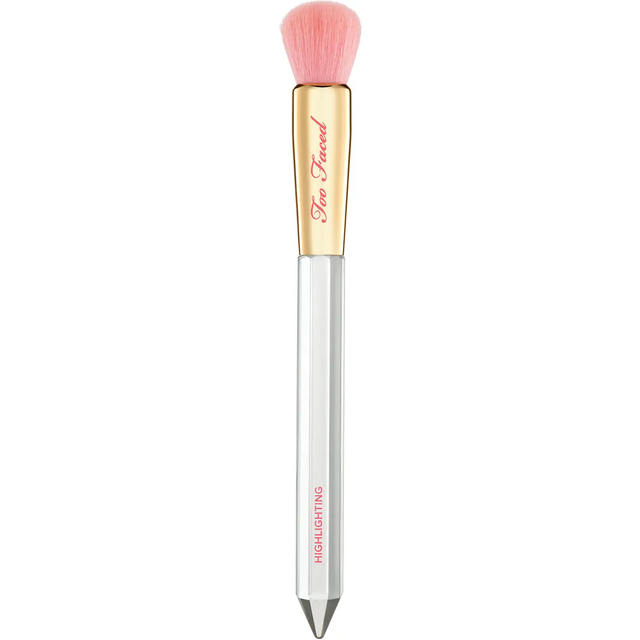 Too Faced Diamond Light Highlighting Brush