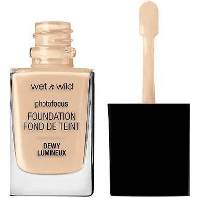 Wet n Wild Photo Focus Lätt-tonad fuktgivare med uppljusande effekt Skugga Soft Ivory 28 ml