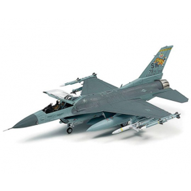 Tamiya 1/72 Scale Lockheed Martin F-16CJ Block 50 Fighting Falcon with Full Equipment Model Kit