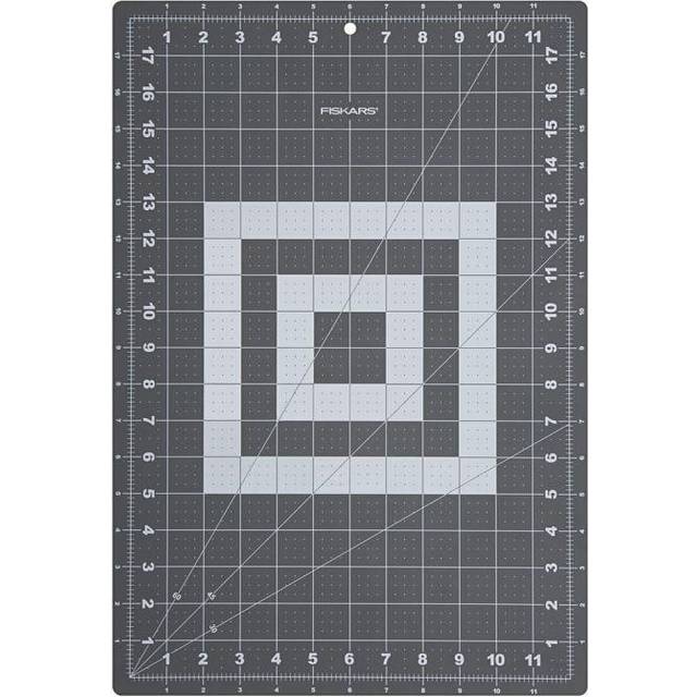 Fiskars Cutting Mat A3 (30 cm x 45 cm/12â x 18â), Cut Resistant, 1003894