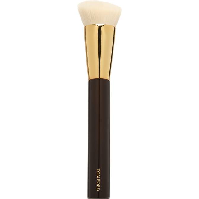Shade and illuminate foundation brush 2.5