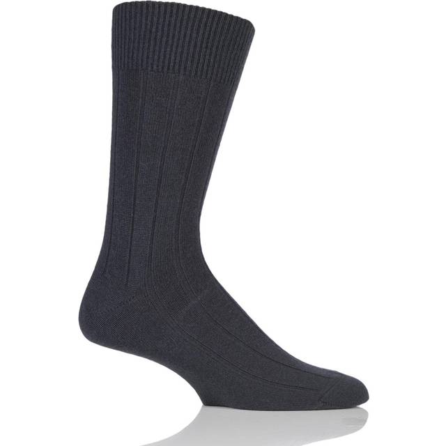 Lhasa Socks - Navy - Invest in premium quality for your sock drawer with the Lhasa Socks from Falke. These casual yet luxurious wool-blend socks are finished with a touch of cashmere for a wonderfully plush handle. Reinforced stress zones ensure optimum durability. A sumptuous addition to your line-up, the outer merino layer provides temperature regulation.