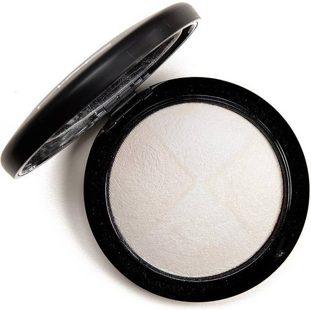 Mac Mineralize Skinfinish  0.28oz/8g New With Box