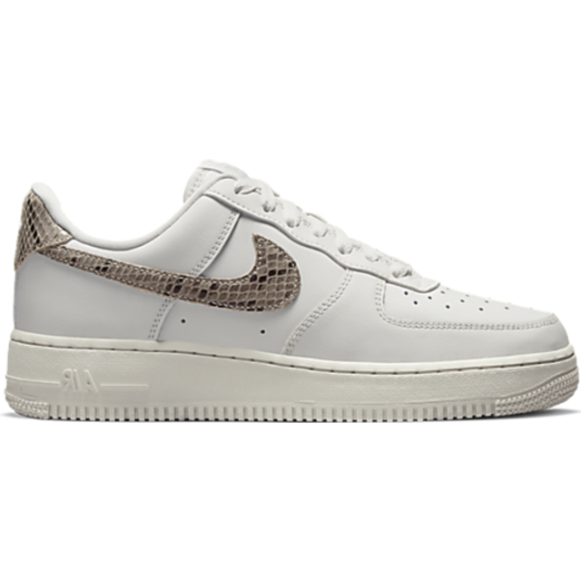 Nike air force 1 07 womens fashion trainers in phantom