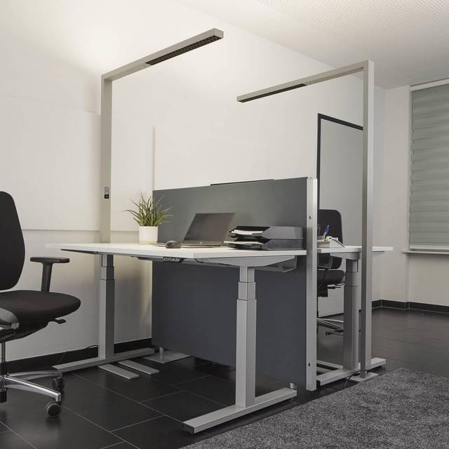 Arcchio LED-golvlampa till kontor Jolinda, silver, 4.000 K, sensor