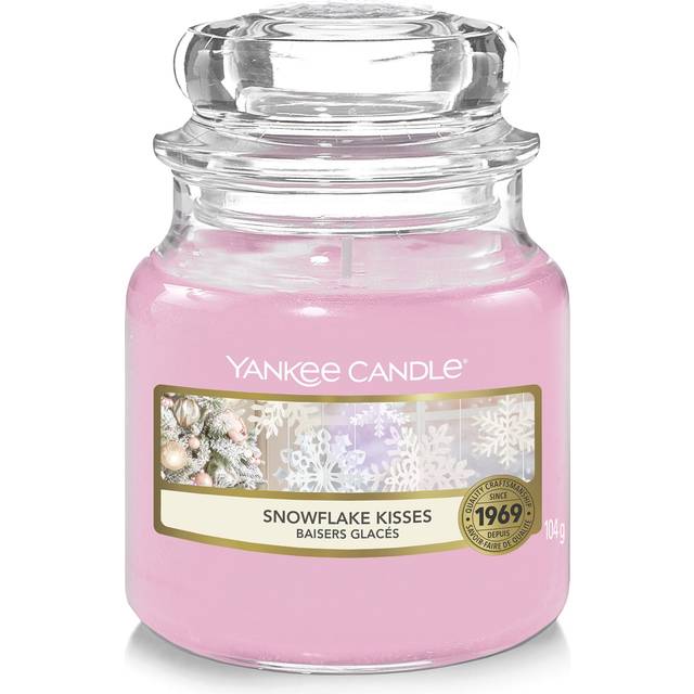 Yankee Candle Snowflake Kisses 104g Small Jar Candle - Pink