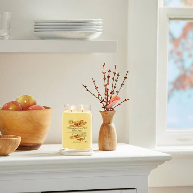 Yankee Candle - Autumn Sunset Signature Candle (autumn sunset) 567.0g