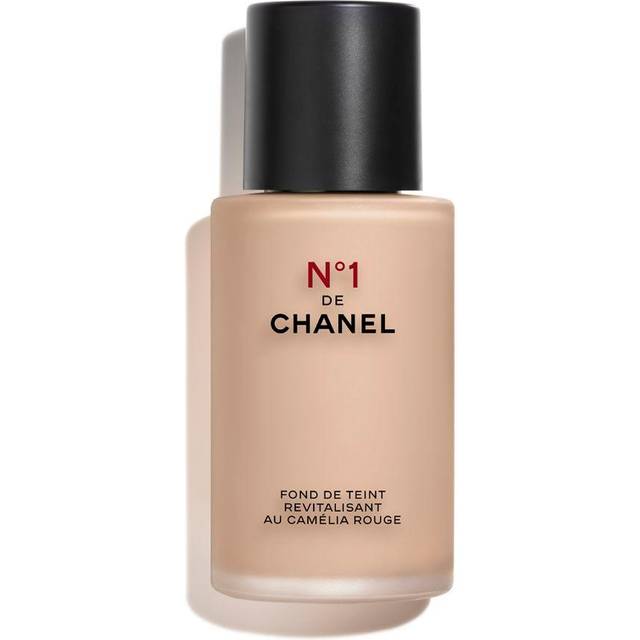 Chanel N°1 De Revitalizing Foundation - Moisturizes