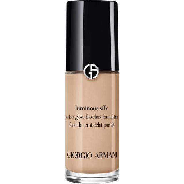 Armani Smink Ansiktssminkning Luminous Silk Foundation No. 4,5 18 ml (23.611,00 kr / 1 l)