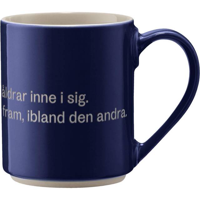 Design House Stockholm - Astrid Lindgren Mugg Man Har Ju Alla Åldrar Inne I Sig - Mörkblå