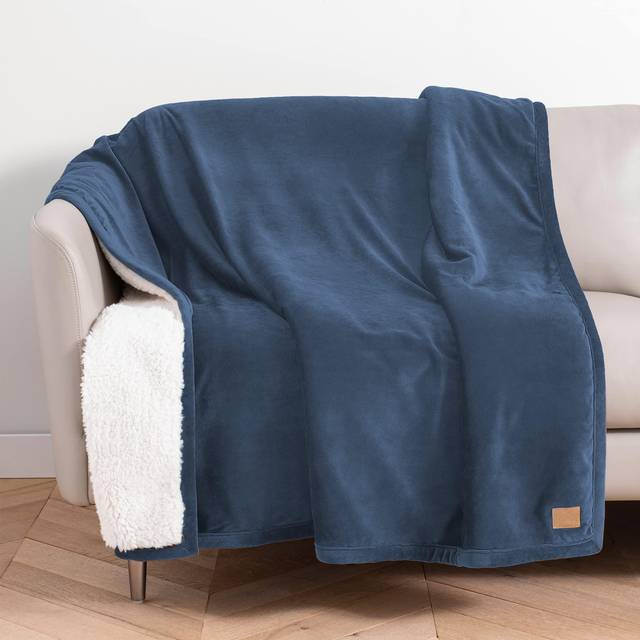 UGG 23854 Bliss Sherpa Fully Reversible Throw Blanket for Couch or Bed Machine Washable Easy Care Soft Plush Luxury Oversized Accent Blankets  70 x 50