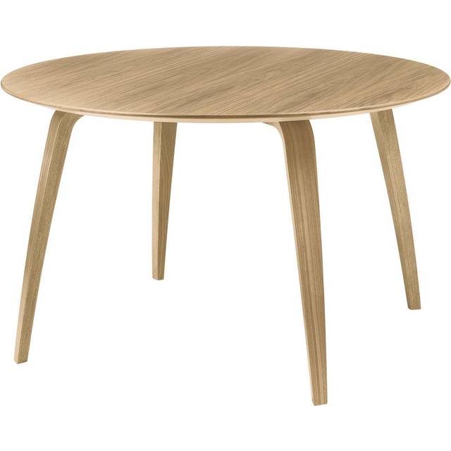 GUBI Gubi round dining table Oak