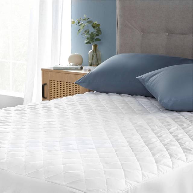 Silentnight Supersoft Waterproof Mattress Protector (Small Double (4&#39;))
