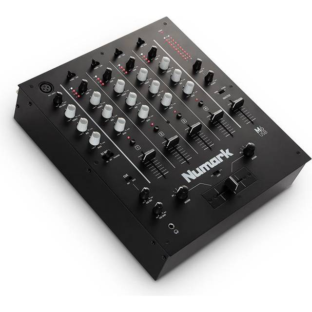 Numark M6 USB – 4-kanals DJ mixer med inbyggt ljudkort, 3-bands EQ, mikrofoningång och utbytbar crossfader med slopekontroll