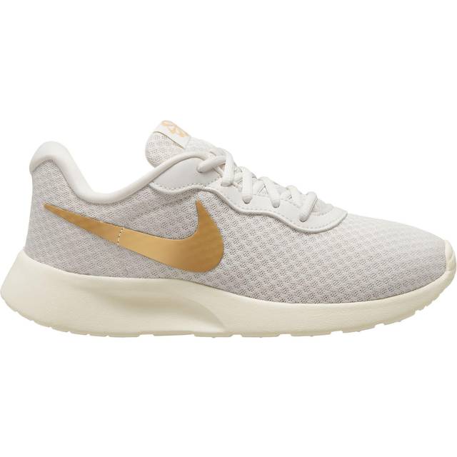 Nike Wmns Tanjun FLYEASE, Sneaker för kvinnor, Phantom/Metallic Gold-Sail-Volt, 42.5 EU, Phantom Metallic Gold Sail Volt, 42.5 EU